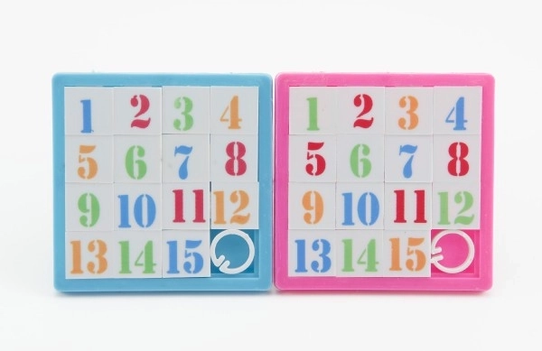 Schuifpuzzel nummers plastic 8x8cm assor. 4 kleuren in zak