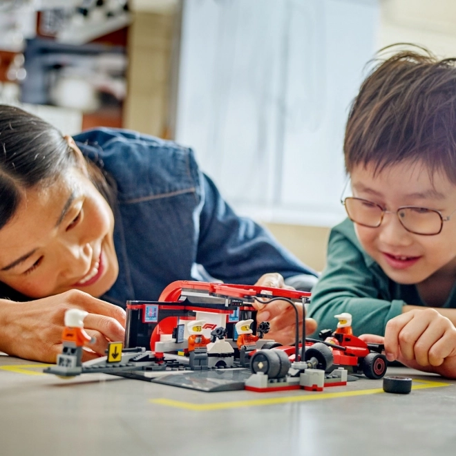 LEGO City 60443 Pitstop F1 met monteurs en Ferrari-auto