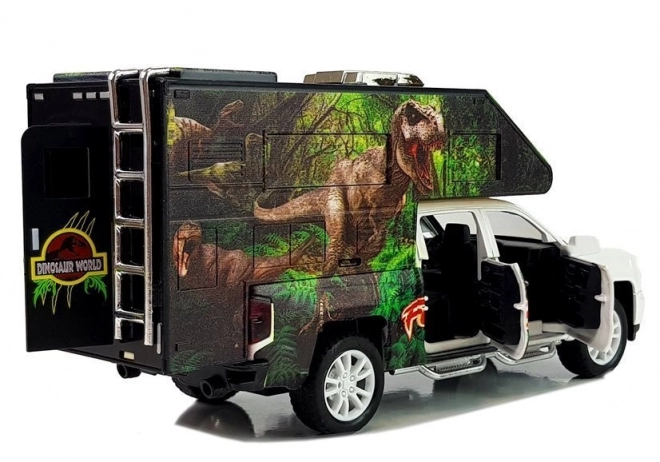 Woonwagen met witte dinosaurussen
