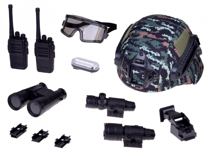 Set van militaire uitrusting met helm, verrekijker en walkie-talkie