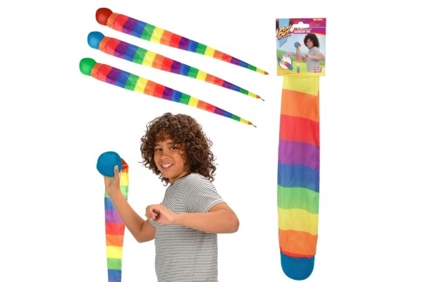 Bal met regenboogkleurige stoffen staart 100 cm op kaart
