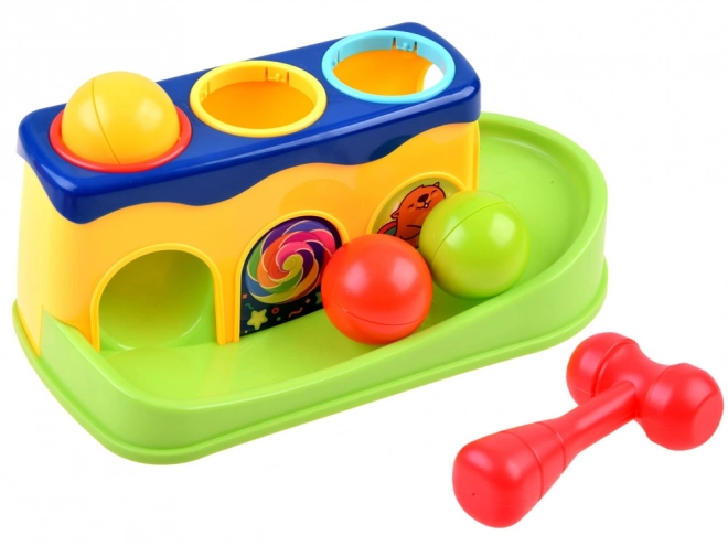 Kleurige hamer met ballen voor kinderen