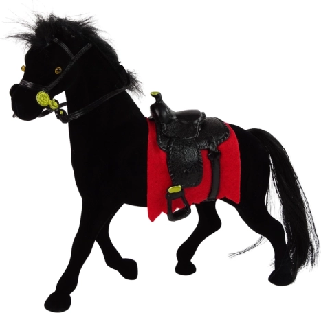 fluwelen figuur van een zwart paard met rood zadeldek en zadel