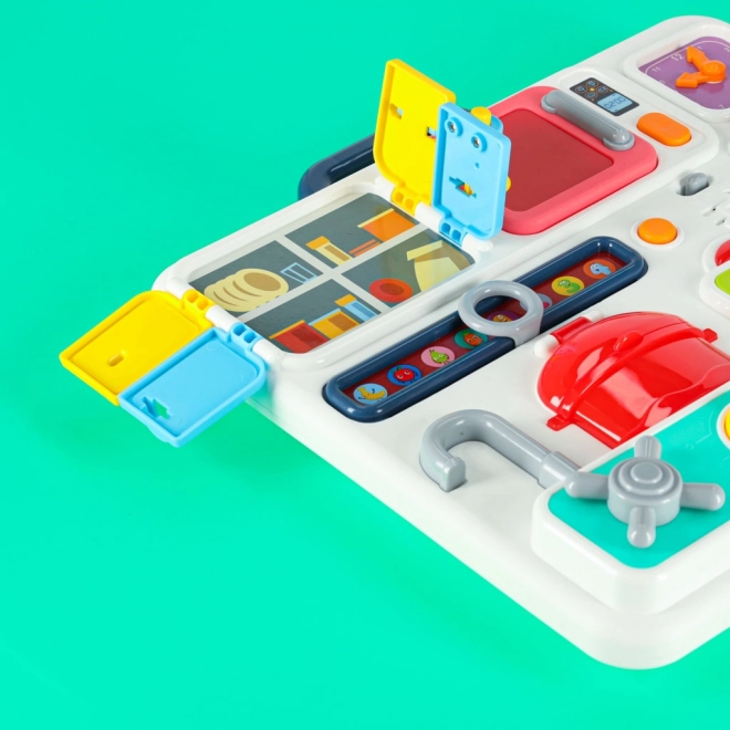 Montessori manipulatiebord met keukenelementen en leermatige klok