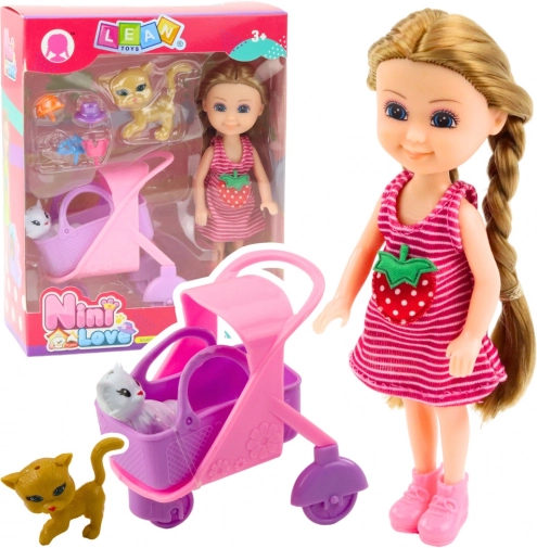 Mini pop met kinderwagen en kittens