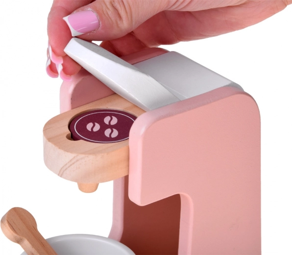 Capsule-koffiezetapparaat met kopje en lepeltje