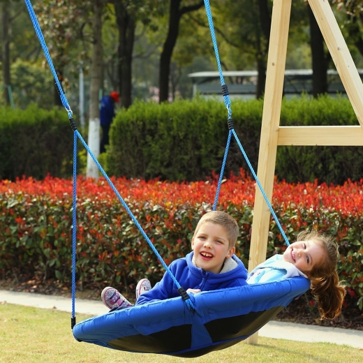 Schommelen voor twee kinderen