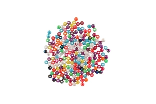 Kralen met koord plastic mix kleuren in plastic doosje 3,5x12,5cm