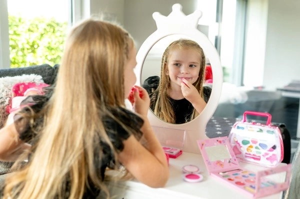 Kinderset make-up beauted palet met spiegel met magnetische sluiting 11x14,5x1cm in folie