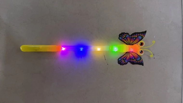 Toverstaf vlinder met lichteffecten 38 cm