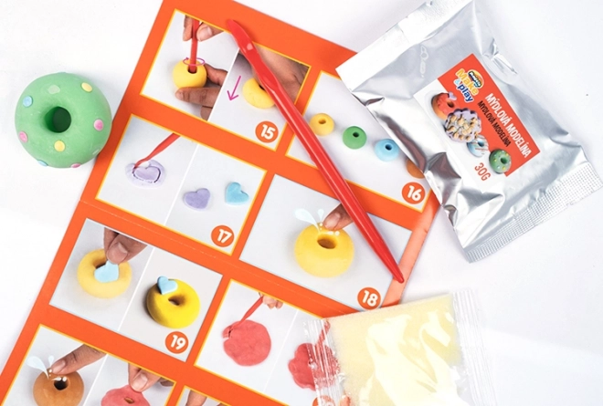 Zeep maken in de vorm van desserts