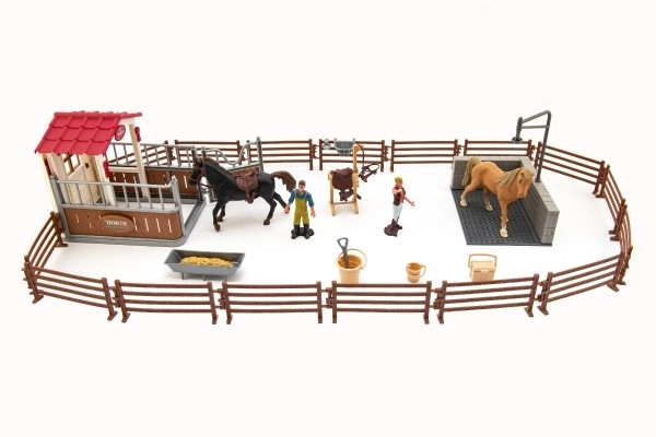 Plastic paardenren met accessoires