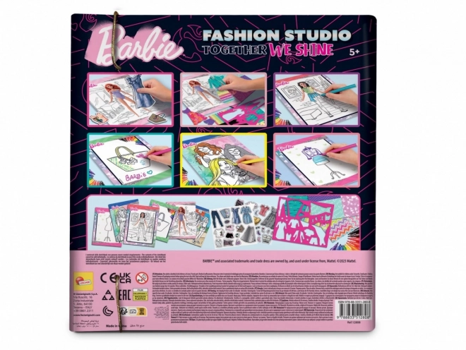 Boek met ontwerpsuggesties voor het maken van Barbie