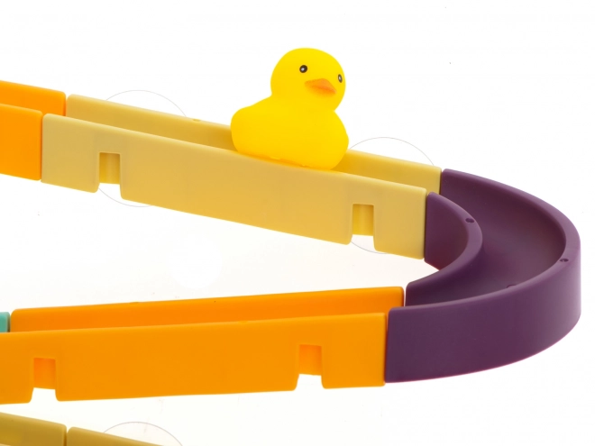 Kleurrijke glijbaan voor eendjes in bad