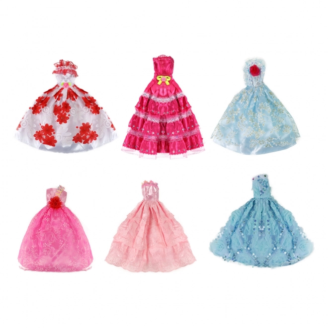 Kleertjes voor poppen met modejurken