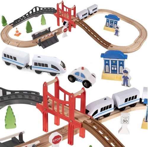 Houten treinbaan met brug en wagons