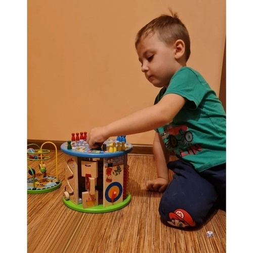 Houten blok met spelletjes voor kinderen