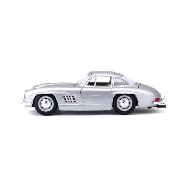 Bburago 1:24 Mercedes Benz 300SL zilver 18-22023
