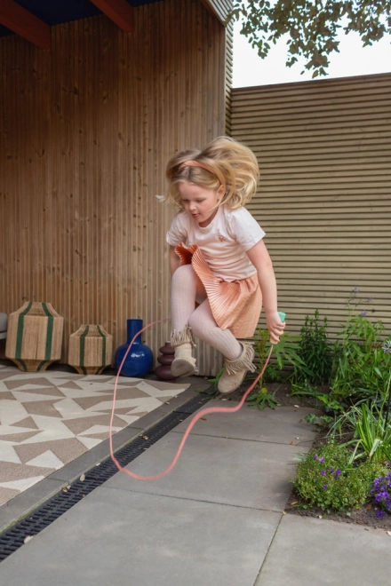 Springtouw met houten handvat roze