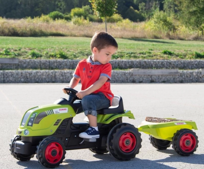 Tractor op trappers CLAAS Arion 400 met aanhangwagen groen