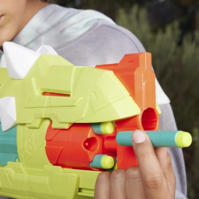 16 nerf elite-darts en opslag op de blaster
