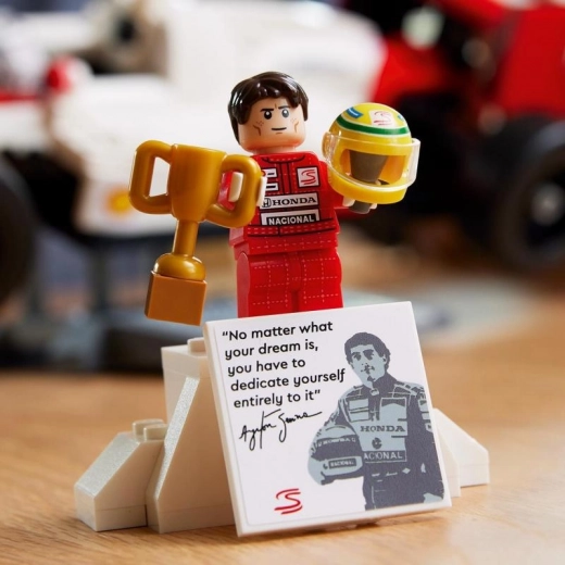 Ayrton Senna minifiguur met podiumvoet
