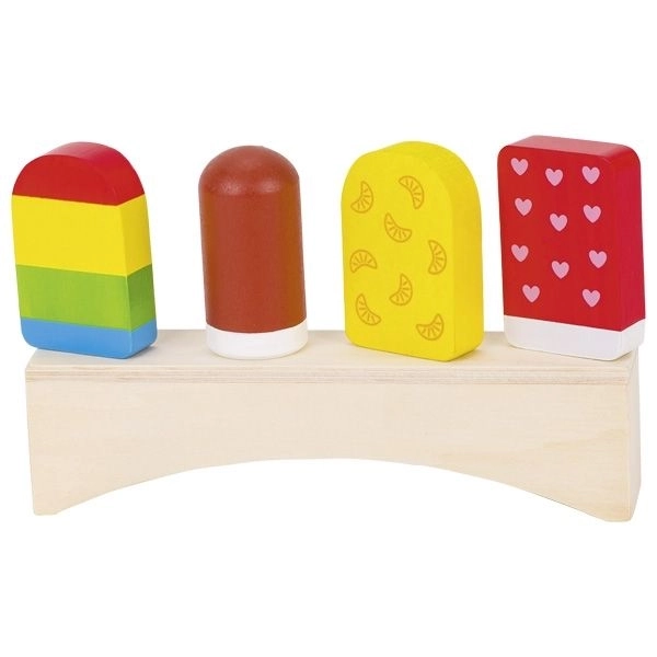 Kleurige houten ijsjes op standaard