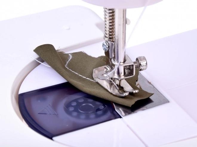 Mini naaimachine met voetpedaal en tafel