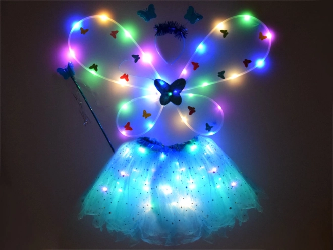 Lichtgevende blauwe kostuum voor een klein elfje met vlindervleugels