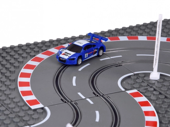 Racebaan met bouwauto's op afstandsbediening