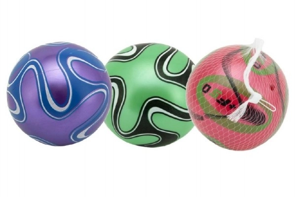 Kleurige opgeblazen plastic bal 15 cm in netje