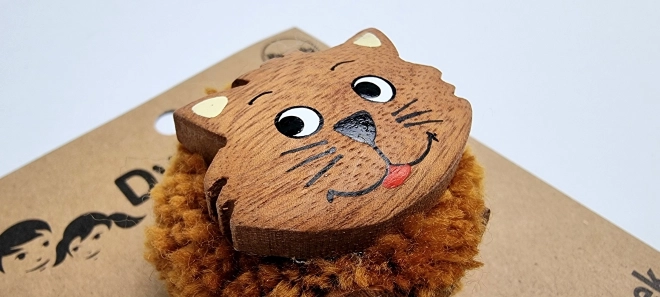 Grote houten magneet met pompom Kat