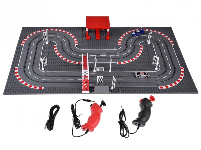 Racebaan met bouwauto's op afstandsbediening
