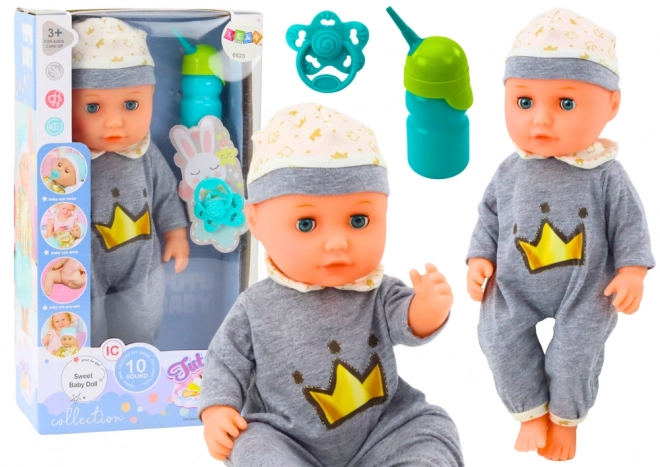 Interactieve babypop in grijze pyjama