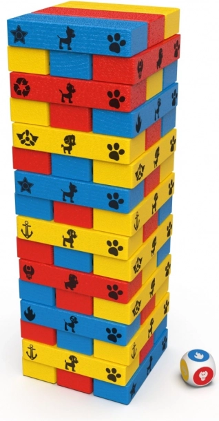 Gekleurde houten toren met dobbelsteen