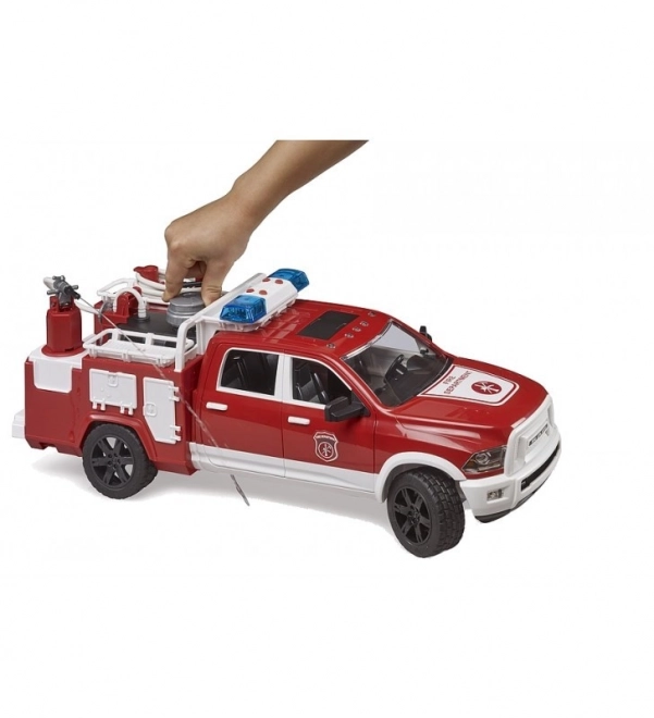 Bruder brandweerwagen RAM 2500 met licht- en geluidssirene