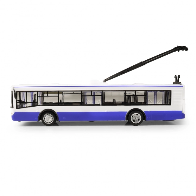 Trolleybus die haltes in het Tsjechisch meldt 28 cm blauw