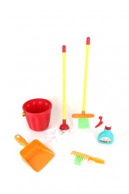 Schoonmaakset voor kinderen in een emmer