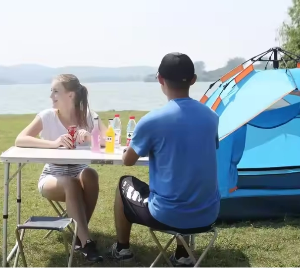 Opvouwbare kampeerset met tafel en 4 grijze stoelen