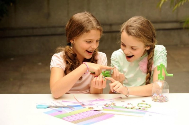 Recyclingapparaat voor het maken van papieren kralen