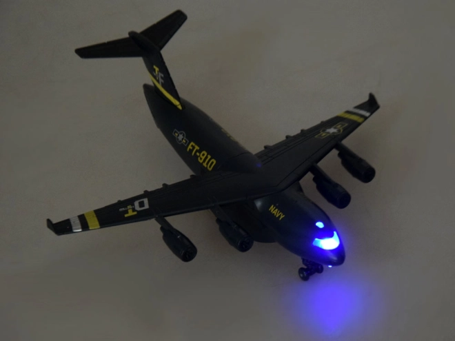 Militair transportvliegtuig met effecten