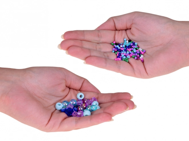 Kleurige kralen en kristallen voor het maken van armbanden
