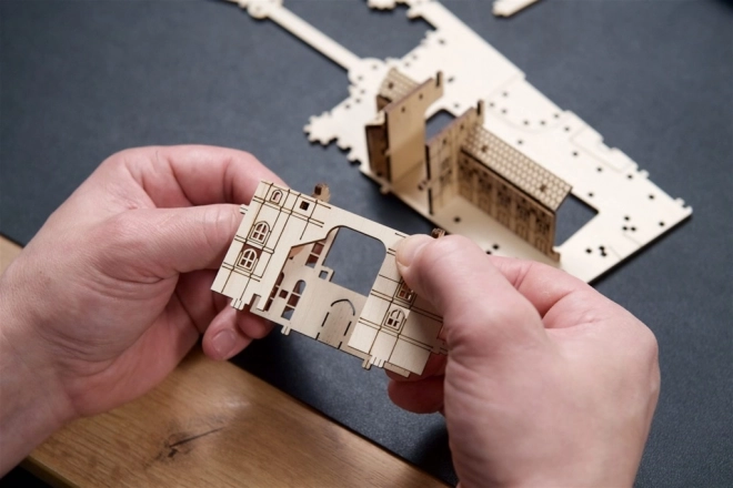 Ugears 3D houten mechanische puzzel Kasteel Zweinstein, Harry Potter