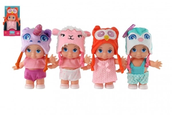 Poppenbaby met muts kunststof stevig lichaam 15cm 4 soorten in doosje 9x16x6cm