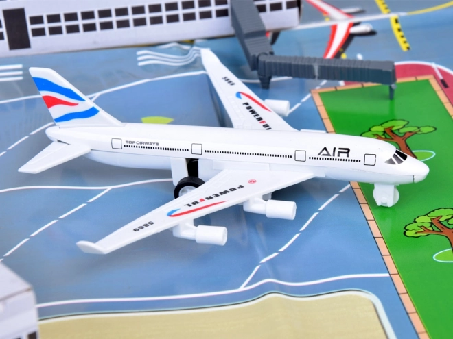 Grote set Luchthaven met parkeren, vliegtuigen en auto's