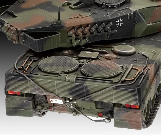 Plastic model Leopard 2A6/A6NL