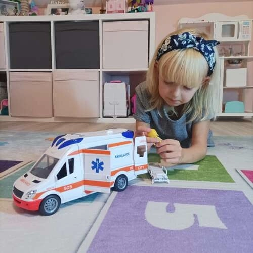 Kinderambulance met brancard en lichtsignalen