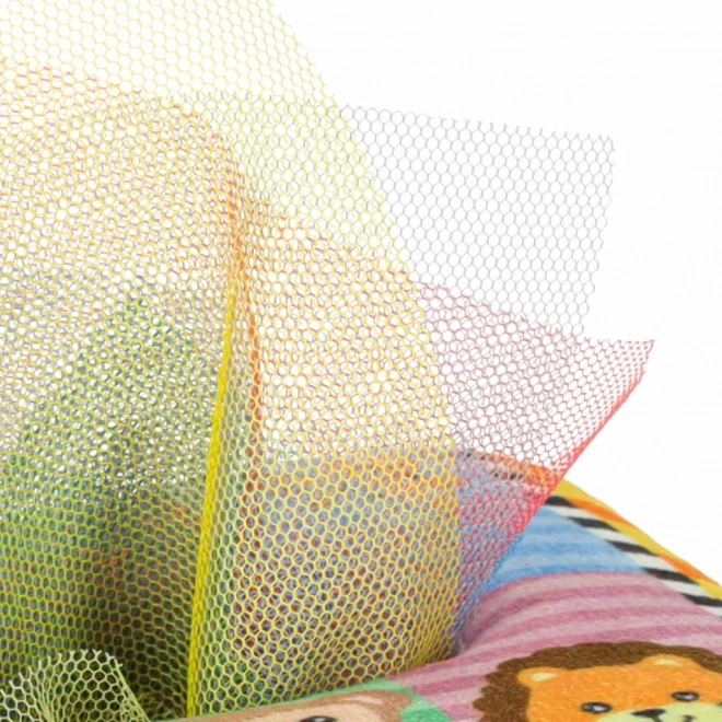 Montessori sensorische doos met kleurrijke zakdoeken en dieren