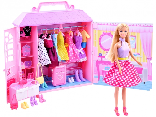 Anlily pop met kledingkast