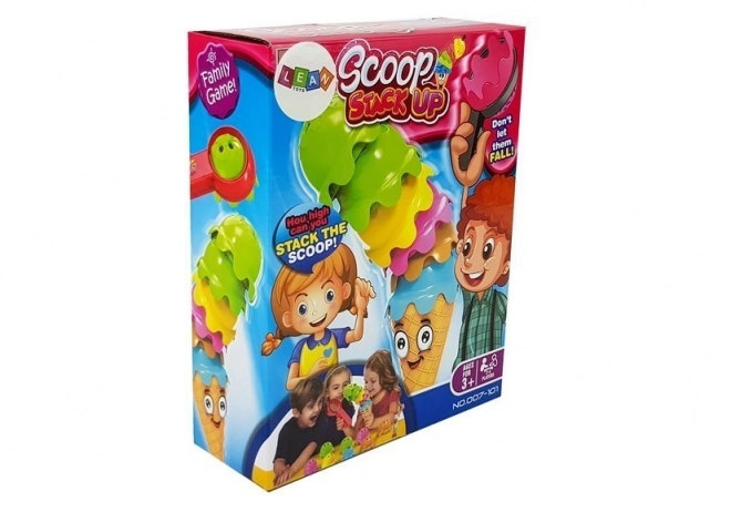 IJsje in een hoorntje Kleurrijk arcade spel met een piramidetoren voor het hele gezin